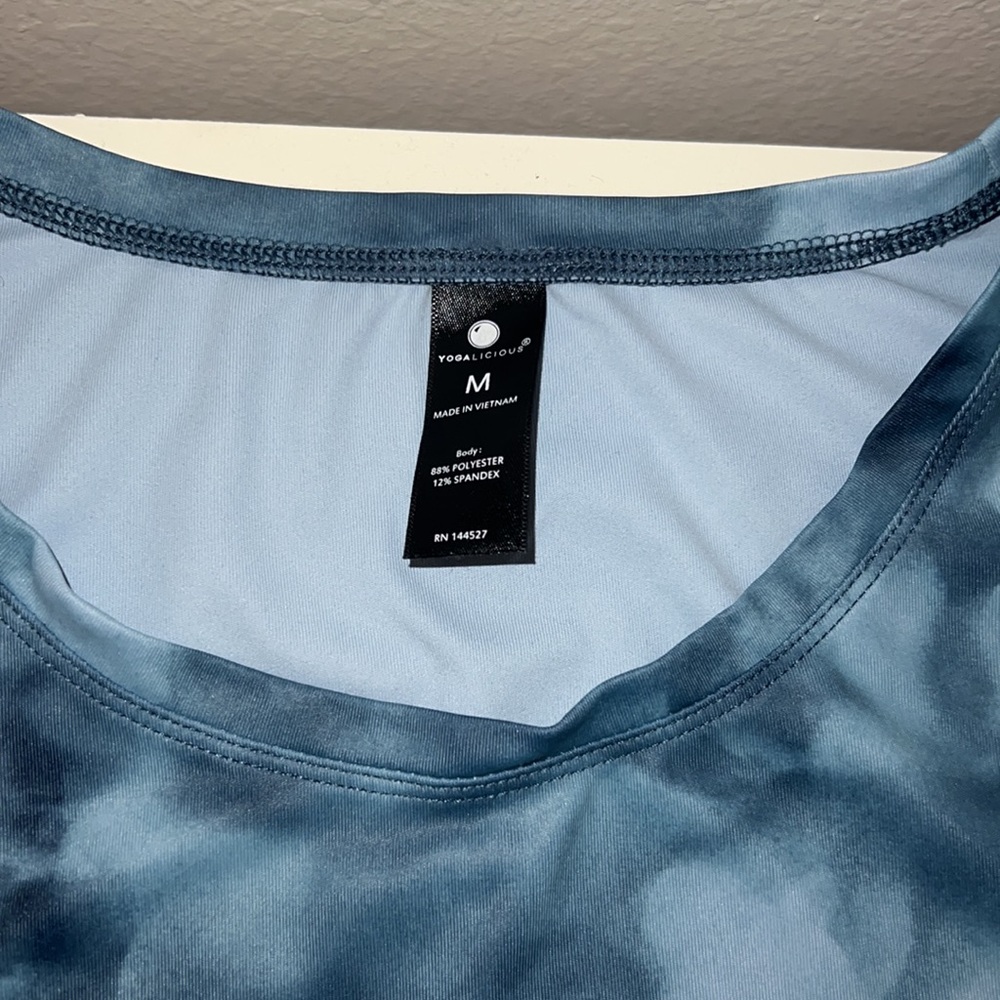 Cropped Workout Tank - Picture 2 of 4